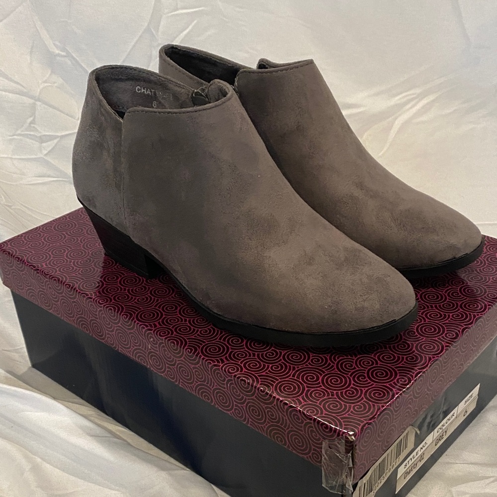 Charming Gray Ankle Booties‎